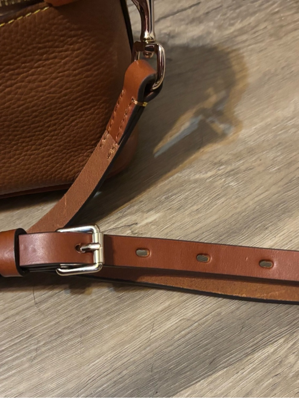 Vintage Classic Dooney & Bourke Pebbled Leather Domed Crossbody in Caramel NWOT - Picture 8 of 8